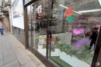 Retail for sale & for rent at Casco urbano, Arganda del Rey, Madrid, 28500 with person, building, plant, shade, urban design, public space, city, facade, metropolitan area and tints and shades around