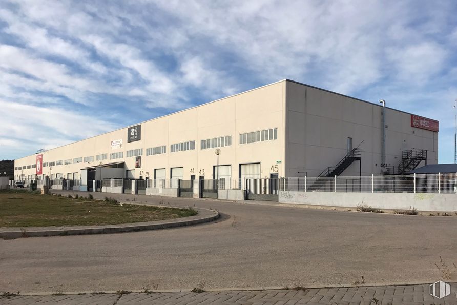 Industrial for rent at Calle Callejuelas, 17, Cabanillas del Campo, Guadalajara, 19171 with building, cloud, sky, composite material, urban design, fixture, facade, commercial building, asphalt and street light around