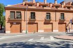 Retail for rent at Paseo Val, 1, Alcalá de Henares, Madrid, 28804 with building, window, sky, road surface, wood, asphalt, brick, neighbourhood, residential area and door around