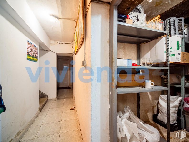 Local en venta en Calle Pedro Heredia, Salamanca, Madrid, 28028 con mueble, interiorismo, estante, suelo, estantería, suelos, madera, techo, habitación y edificio alrededor