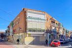 Local en venta en Calle Sierra Gádor, 17, Villa de Vallecas, Madrid, 28031 con coche, cielo, rueda, neumático, azul, edificio, ventana, vehículo, diseño urbano y pared alrededor