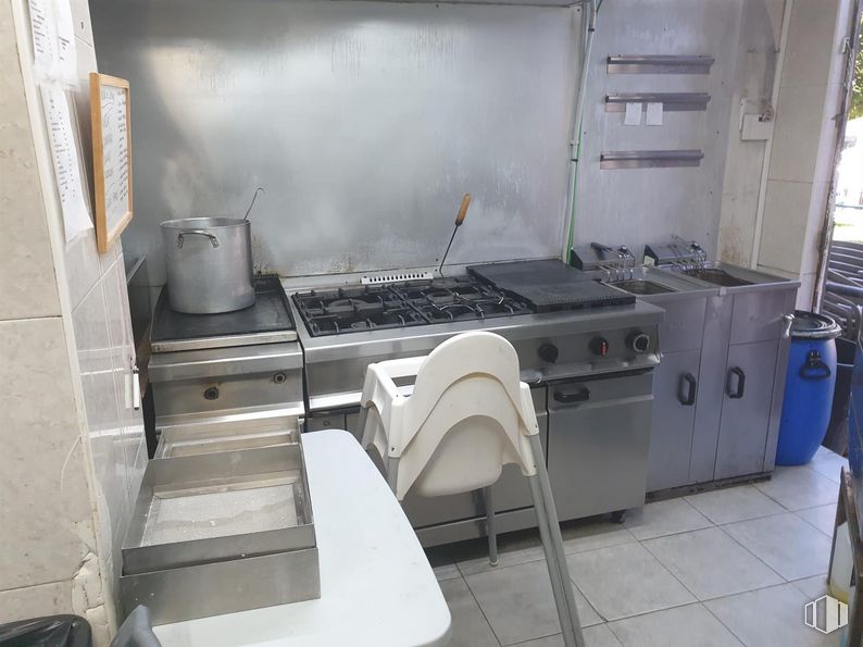 Local en venta en Zona Universidad, Móstoles, Madrid, 28933 con contenedor de basura, estufa de gas, aparato de cocina, electrodoméstico, cocina, cocina, electrodomésticos, encimera, ebanistería y gas alrededor