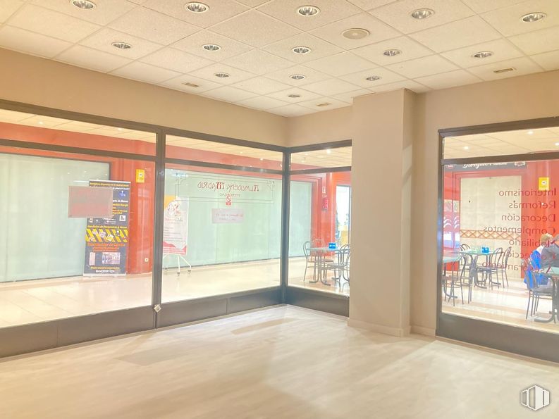 Retail for rent at Centro El Portachuelo, Colmenar Viejo, Madrid, 28770 with person, clothing, door, flooring, interior design, floor, ceiling, glass, composite material and commercial building around