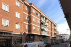 Local en alquiler y venta en Avenida Pardo Santallana, 4, Collado Villalba, Madrid, 28400 con camioneta, edificio, ventana, rueda, neumático, vehículo terrestre, coche, propiedad, vehículo y cielo alrededor