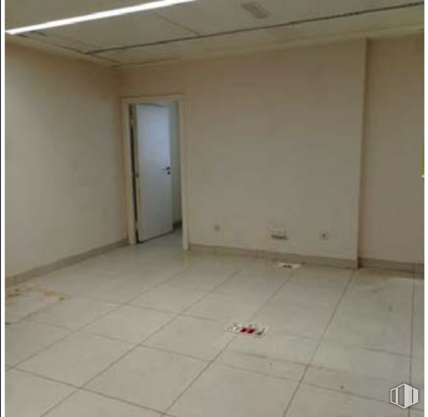 Retail for sale & for rent at Calle Valdecanillas, 9, San Blas - Canillejas, Madrid, 28037 with door, wood, fixture, floor, flooring, hall, material property, rectangle, hardwood and ceiling around