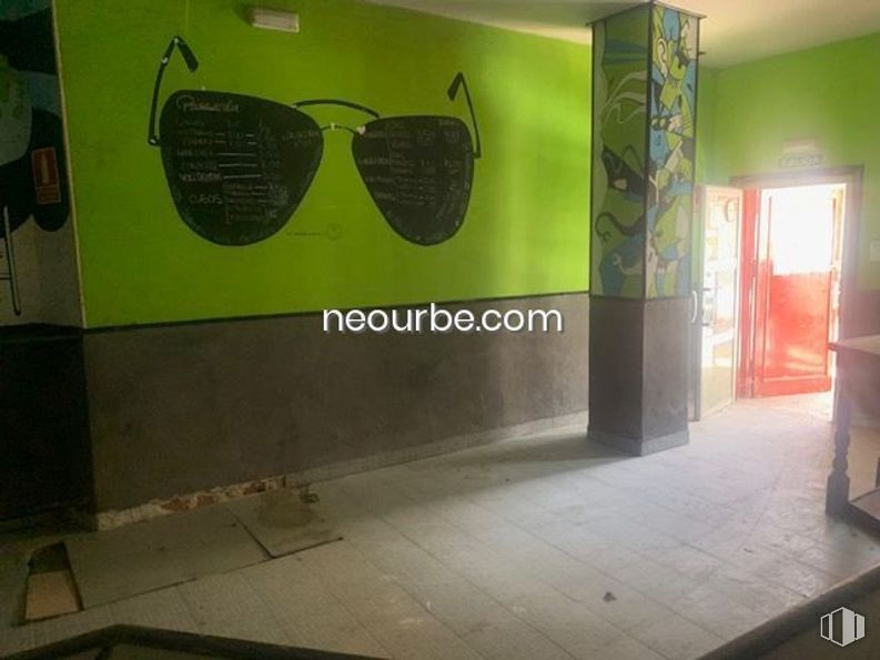 Retail for sale at Zona San Antonio, Ávila, 05005 with sunglasses, door, building, vision care, flooring, art, floor, eyewear, glass and font around