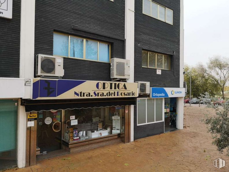 Office for rent at Carretera de la Peraleda, Toledo, 45004 with window, plant, building, fixture, facade, gas, tree, font, door, signage and wood around