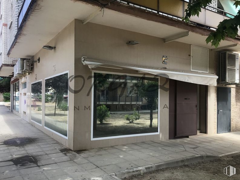 Retail for sale at Calle Galicia, Argés, Toledo, 45122 with door, plant, building, shade, architecture, urban design, composite material, real estate, sidewalk and facade around