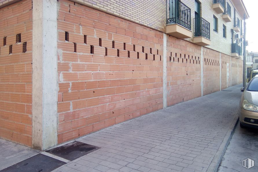 Local en alquiler y venta en Calle Teruel, 1, Pantoja, Toledo, 45290 con coche, luz de estacionamiento automotriz, edificio, vehículo, infraestructura, ventana, iluminación automotriz, superficie de carretera, placa de matrícula del vehículo y asfalto alrededor