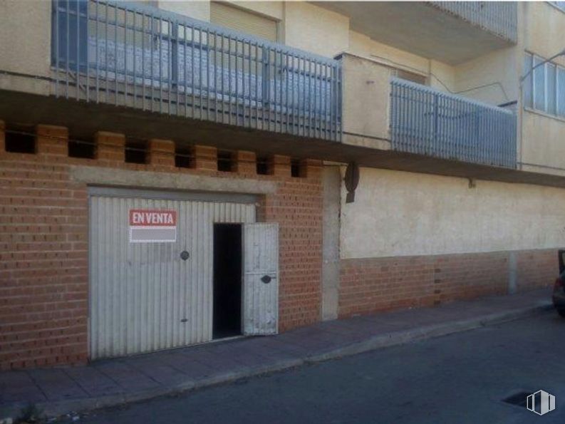 Local en venta en Calle San José, 1, Corral de Almaguer, Toledo, 45880 con puerta, ventana, edificio, albañilería, ladrillo, asfalto, accesorio, madera, superficie de la carretera y fachada alrededor