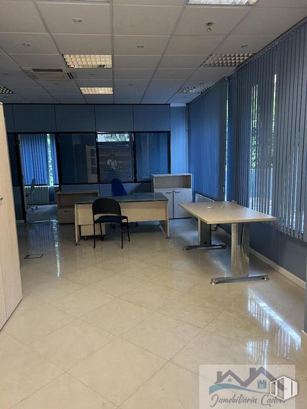 Oficina en venta en Calle Antonio Becerril, 12, Pozuelo de Alarcón, Madrid, 28223 con escritorio, silla, mesa, mueble, interiorismo, arquitectura, suelo de baldosas, suelo, edificio y suelos alrededor