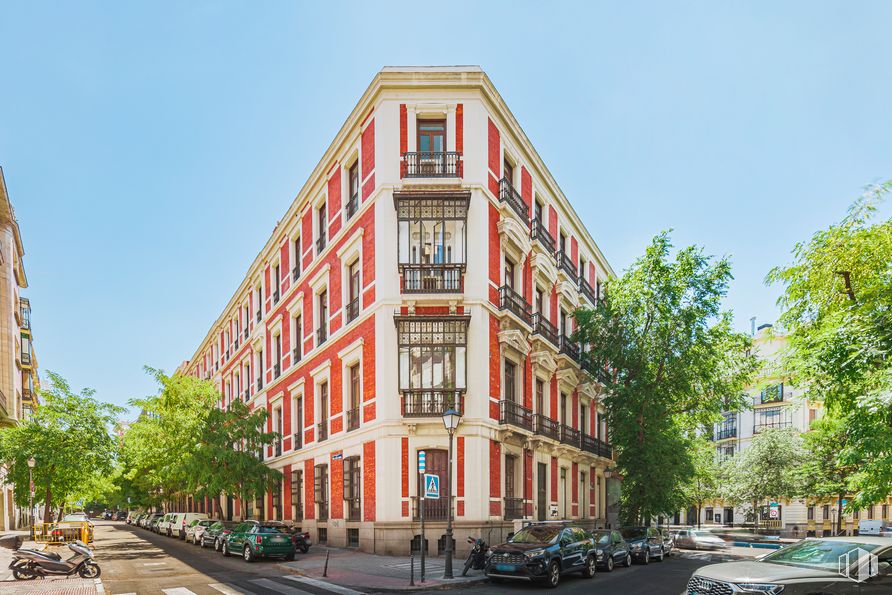 Oficina en alquiler en Calle Sagasta, Chamberí, Madrid, 28004 con coche, edificio, ventana, fachada, ciudad, barrio, apartamento, diseño urbano, área metropolitana y condominio alrededor