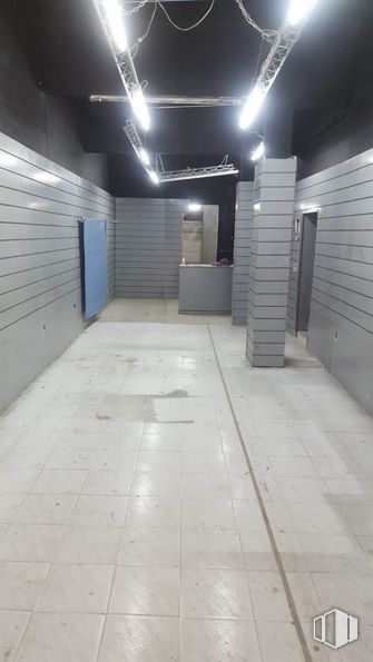 Local en venta en Calle de la Esgrima, 5, Centro, Madrid, 28012 con edificio, piso, suelo, pasillo, pared, aparcamiento, superficie de carretera, gas, material compuesto y carretera alrededor