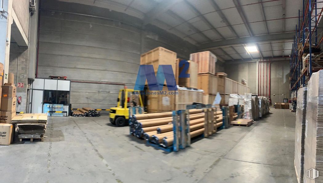 Industrial for rent at Polígono de Madrid, San Fernando de Henares, Madrid, 28830 with wood, floor, flooring, warehouse, inventory, engineering, machine, ceiling, factory and building material around