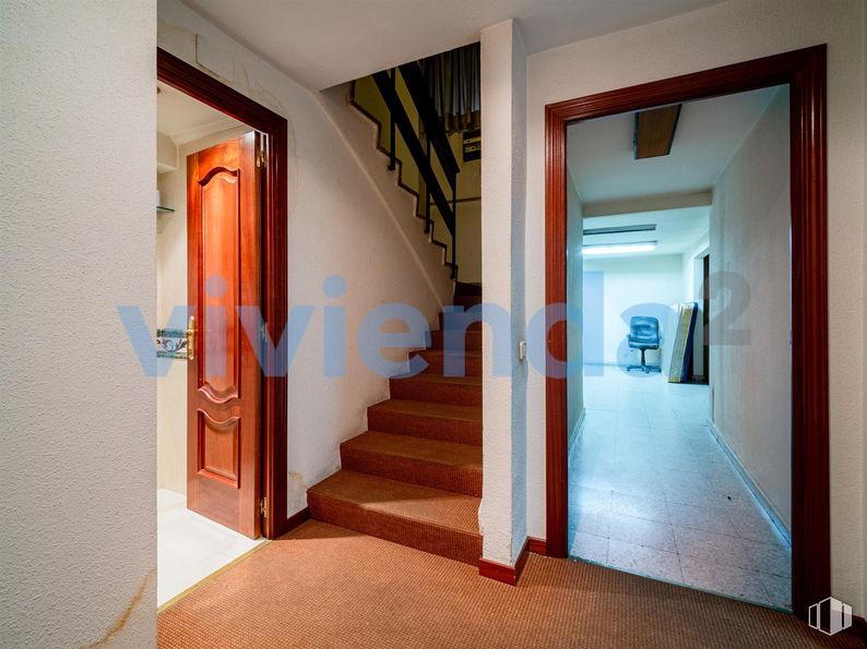 Office for sale at Calle Doctor Esquerdo, Retiro, Madrid, 28007 with picture frame, building, azure, door, fixture, wood, interior design, hall, flooring and floor around