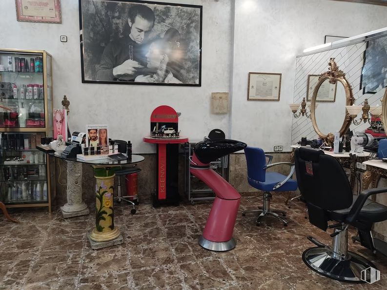 Local en alquiler y venta en Calle Cid, Alcorcón, Madrid, 28921 con espejo, marco, mesa, silla, propiedad, mueble, interiorismo, edificio, arte y suelos alrededor