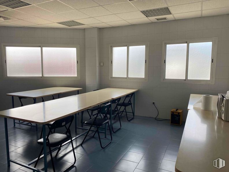 Industrial for sale at Zona industrial, Arganda del Rey, Madrid, 28500 with chair, window, desk, table, furniture, building, fixture, interior design, floor and flooring around