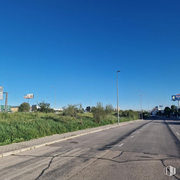 Suelo en venta en Avenida Córdoba, 5, Valdemoro, Madrid, 28341 con cielo, planta, luz de la calle, superficie de la carretera, asfalto, árbol, vía pública, paisaje natural, línea eléctrica aérea y horizonte alrededor