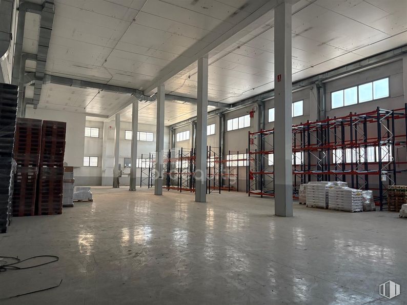 Industrial for sale at Calle Laguna, 74, Alcorcón, Madrid, 28923 with window, floor, flooring, ceiling, composite material, warehouse, hall, metal, building material and iron around