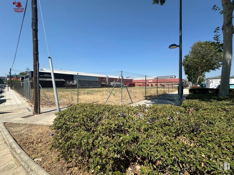 Suelo en alquiler y venta en Polígono industrial P29, Collado Villalba, Madrid, 28400 con cielo, planta, luz de la calle, sombra, superficie de la carretera, lote de terreno, árbol, asfalto, zona residencial y diseño urbano alrededor