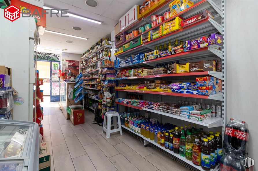 Retail for sale at Calle San Bernardo, Centro, Madrid, 28015 with retail, convenience store, shelving, shelf, grocery store, supermarket and food storage around