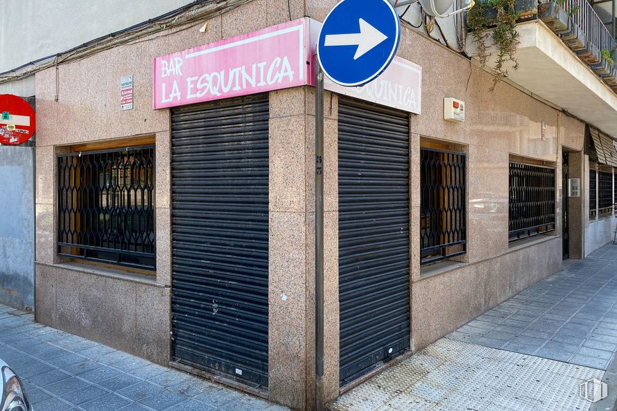 Retail for sale at Calle Doctor Layna Serrano, 28, Guadalajara, 19002 with window, door, property, fixture, building, real estate, font, facade, gas and composite material around