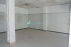 Retail for sale at Avenida de la Constitución, Segovia, 40005 with mirror, floor, flooring, fixture, hall, glass, concrete, composite material, parking and ceiling around