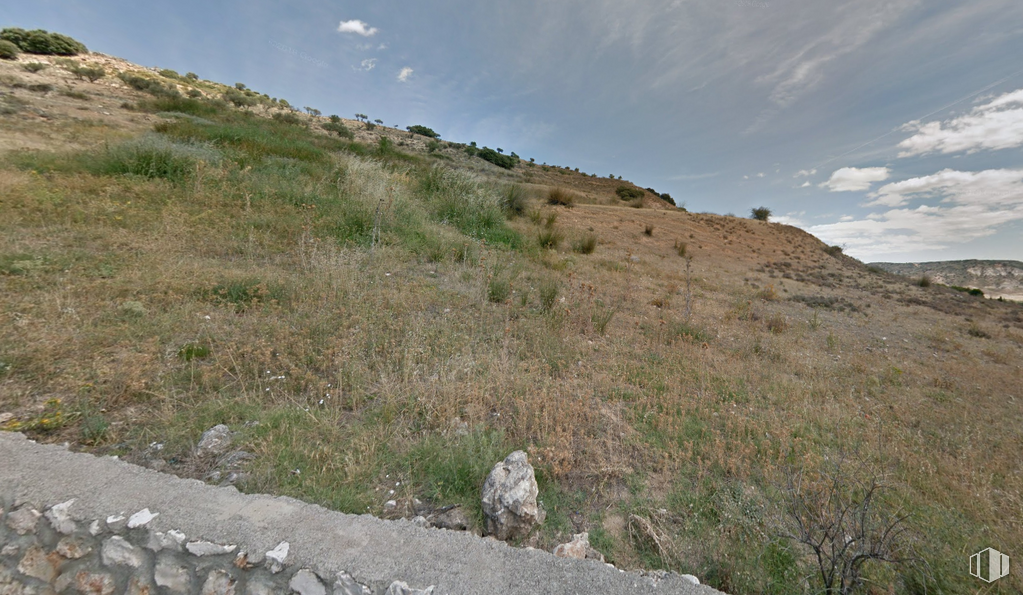 Land for sale at Calle Calveriza, Loranca de Tajuña, Guadalajara, 19141 with cloud, sky, plant community, plant, mountain, bedrock, slope, highland, grass and terrain around