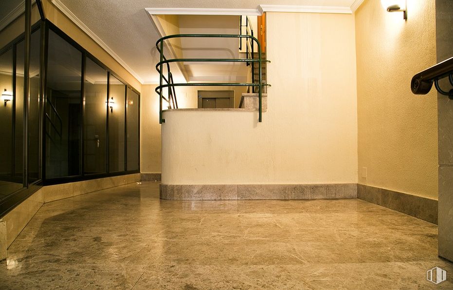 Office for sale at Calle Sol, 32, Talavera de la Reina, Toledo, 45600 with flooring, wall, floor, lighting, interior design, ceiling, composite material, tile flooring, tile and light fixture around