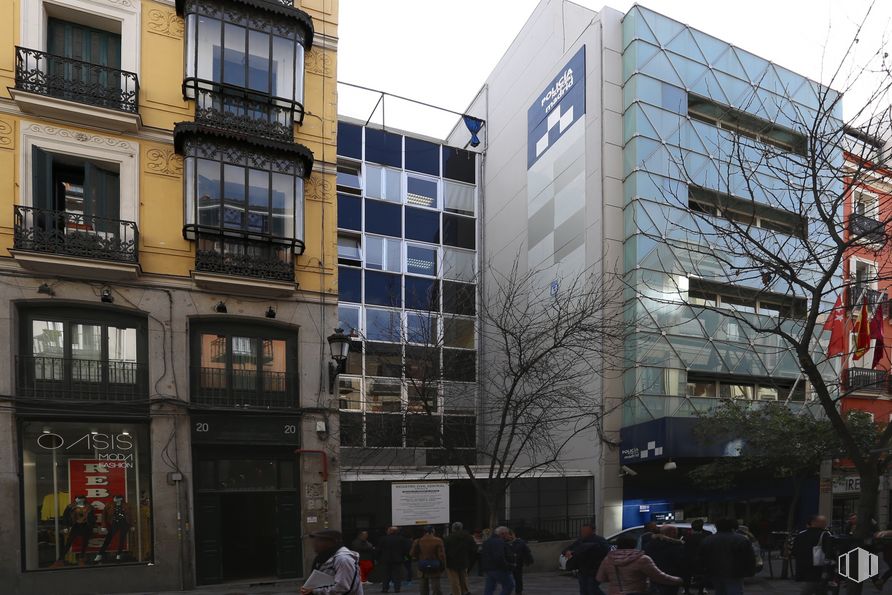 Oficina en alquiler en Calle Montera, 18, Centro, Madrid, 28013 con ventana, edificio, persona, día, diseño urbano, cielo, condominio, bloque de torre, árbol y fachada alrededor