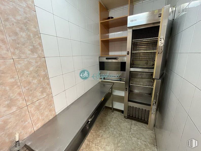 Local en alquiler y venta en Calle José Zorrilla, Segovia, 40002 con horno microondas, propiedad, pavimentos, piso, material compuesto, accesorio, madera, gas, suelos de baldosas y techo alrededor