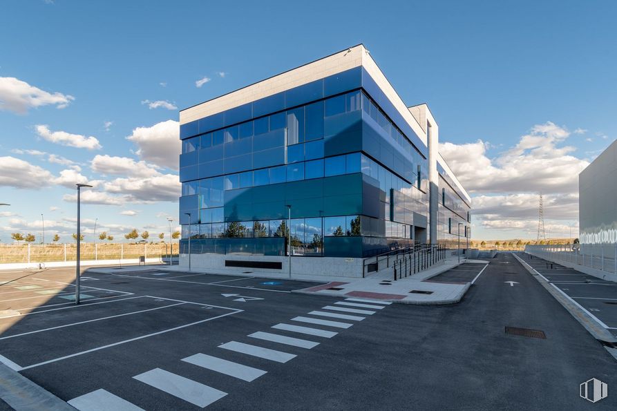 Oficina en alquiler en Calle Rosalind Franklin, 58, Getafe, Madrid, 28906 con edificio, nube, cielo, tiempo de día, arquitectura, diseño urbano, asfalto, superficie de la carretera, edificio comercial y fachada alrededor