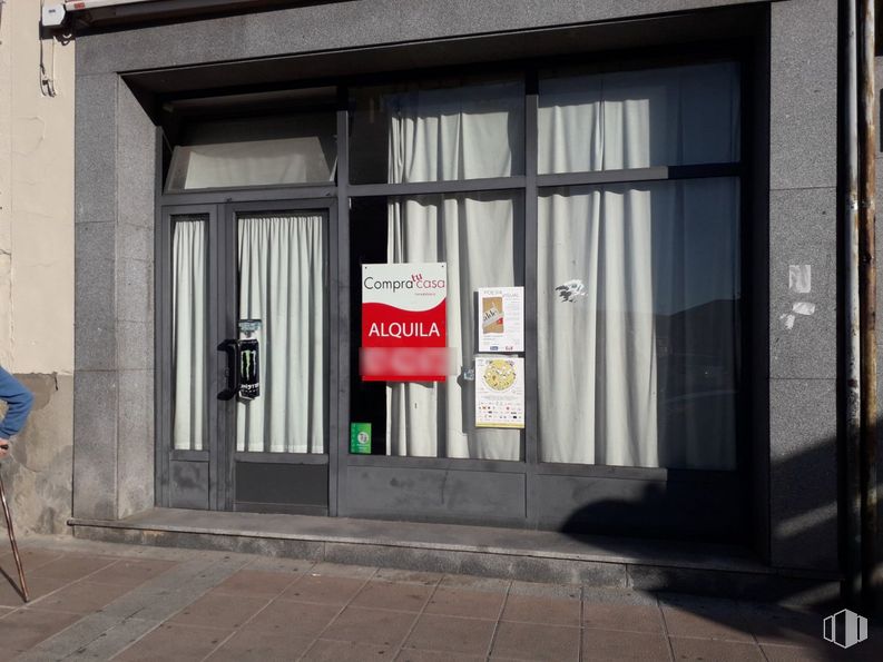 Retail for rent at Zona San Lorenzo, Segovia, 40003 with building, property, fixture, wall, facade, city, automotive exterior, font, bicycle wheel and glass around