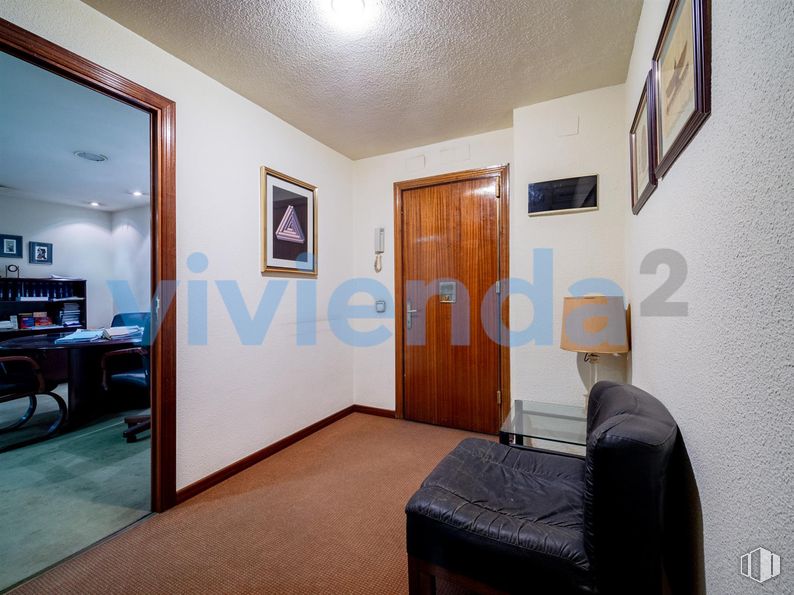 Office for sale at Calle Doctor Esquerdo, Retiro, Madrid, 28007 with door, picture frame, chair, furniture, comfort, wood, interior design, television, floor and flooring around