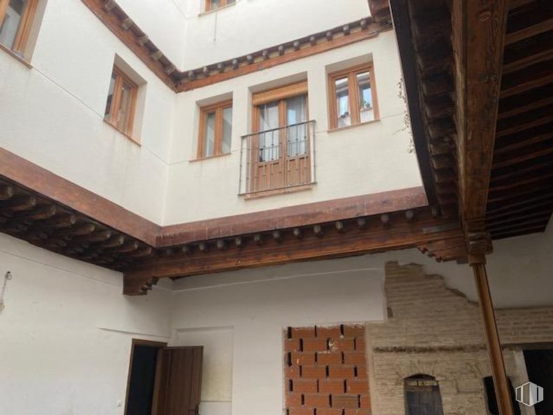 Retail for sale & for rent at Calle Plata, Toledo, 45001 with window, building, property, fixture, wood, architecture, house, material property, facade and real estate around