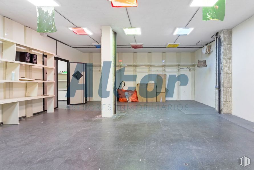 Local en venta en Calle Andrés Mellado, Chamberí, Madrid, 28015 con alumbrado, mueble, edificio, estante, suelos, interiorismo, accesorio, suelo, estantería y casa alrededor