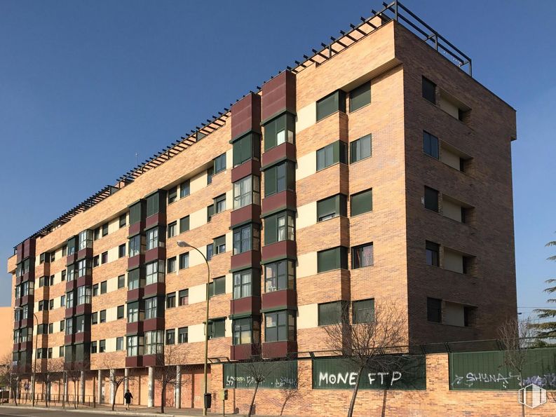 Oficina en venta en Calle Alcocer, Villaverde, Madrid, 28041 con edificio, cielo, ventana, bloque de pisos, condominio, diseño urbano, accesorio, rectángulo, árbol y zona residencial alrededor