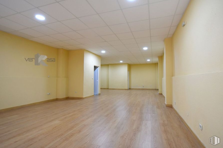 Local en venta en Calle Quevedo, Pinto, Madrid, 28320 con propiedad, hall, puerta, accesorio, madera, pared, suelo, suelos, edificio y techo alrededor