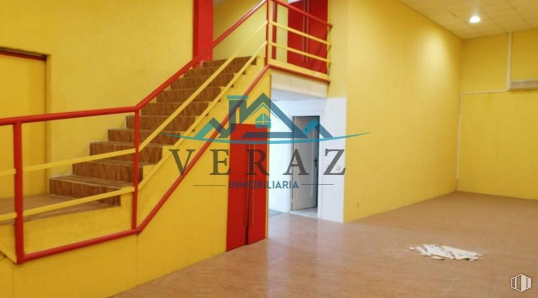 Retail for sale at Calle Portiña del Salvador, Talavera de la Reina, Toledo, 45600 with wood, orange, fixture, stairs, interior design, floor, flooring, paint, material property and hall around