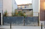 Land for sale at Calle Calnuevas, Guadalajara, 19001 with building, fence, road surface, window, neighbourhood, urban design, asphalt, plant, residential area and gas around