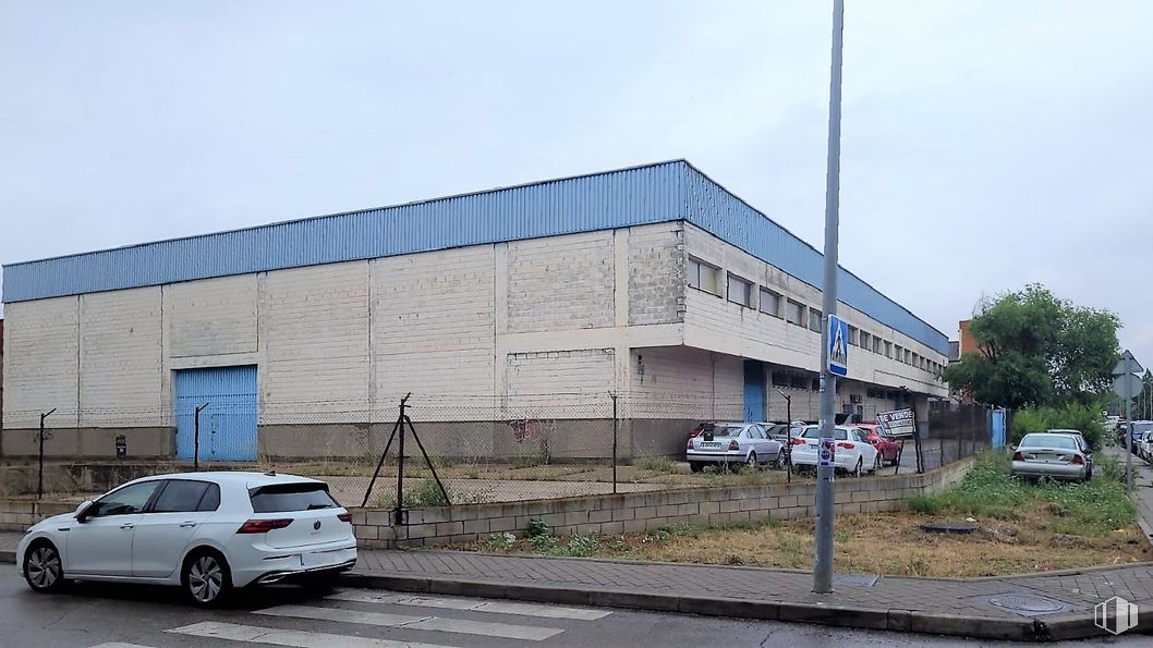 Nave en venta en Zona industrial, Torrejón de Ardoz, Madrid, 28850 con coche, edificio, luz de estacionamiento, cielo, vehículo terrestre, propiedad, vehículo, planta, rueda y neumático alrededor