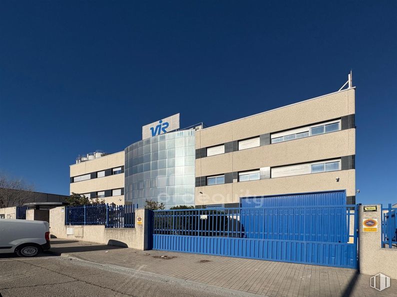 Industrial for sale at Calle Laguna, 74, Alcorcón, Madrid, 28923 with car, building, commercial building, engineering, headquarters, company and corporate headquarters around