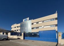 Industrial for sale at Calle Laguna, 74, Alcorcón, Madrid, 28923 with car, building, commercial building, engineering, headquarters, company and corporate headquarters around