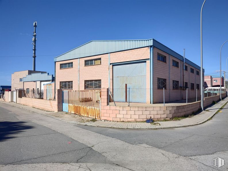 Industrial for sale at Avenida Cañales, 4, Chapinería, Madrid, 28694 with sky, composite material, concrete, building material, electrical supply, electrical cable, overhead power line, electrical network, wire and daylighting around