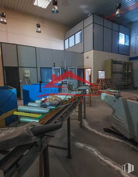 Industrial for sale at Zona logística, Illescas, Toledo, 45200 with window, interior design, gas, engineering, flooring, table, space, ceiling, machine and building around