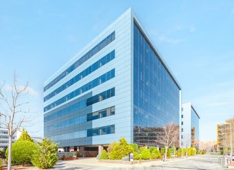 Oficina en alquiler en P. E. Las Tablas, Calle Federico Mompou, 5, Fuencarral - El Pardo, Madrid, 28050 con edificio, cielo, día, planta, nube, bloque de torres, árbol, diseño urbano, condominio y torre alrededor