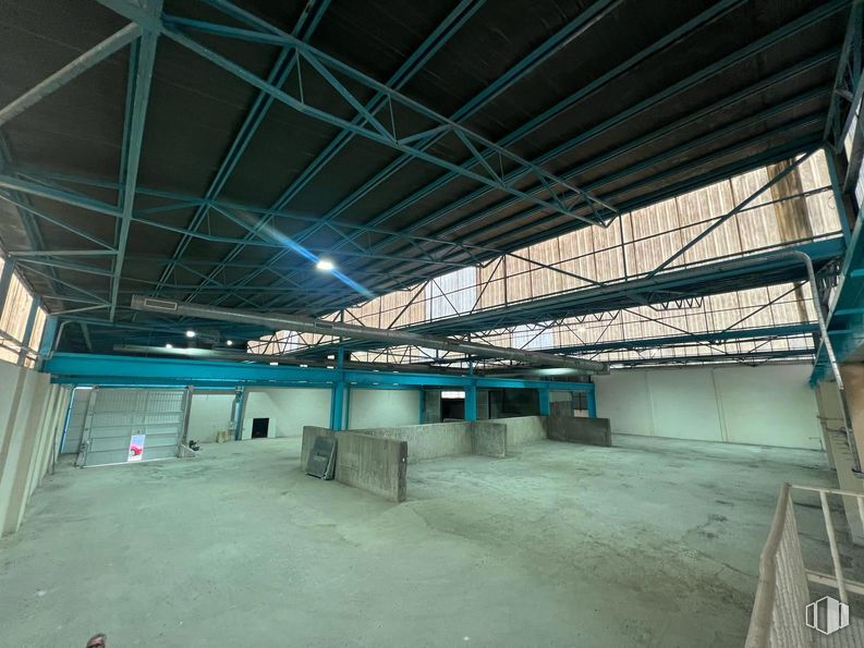 Industrial for rent at Zona industrial, Vicálvaro, Madrid, 28052 with floor, ceiling, composite material, hall, daylighting, design, building material, steel, beam and sports venue around