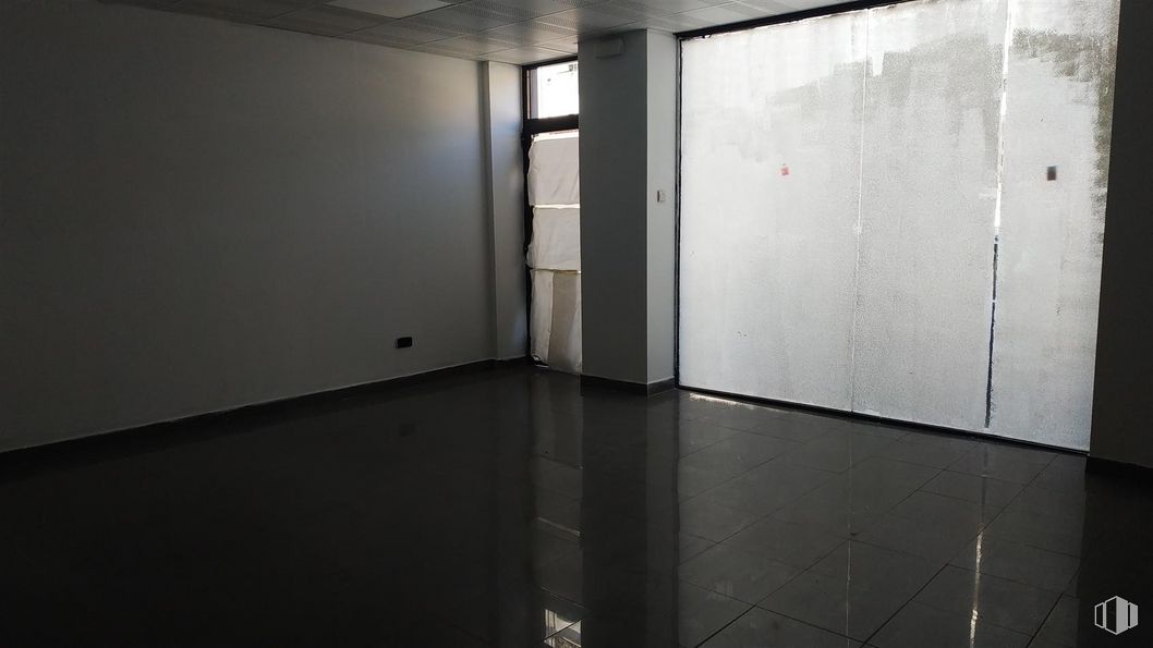 Local en alquiler en Zona centro, Mejorada del Campo, Madrid, 28840 con accesorio, suelo, suelos, edificio, vidrio, rectángulo, material compuesto, techo, aluminio y hall alrededor