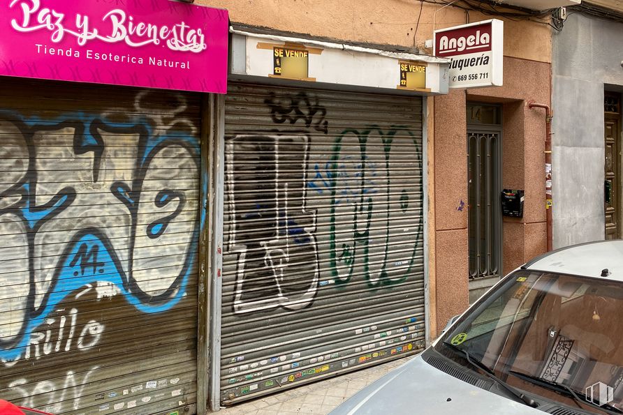 Local en alquiler y venta en Calle Santa Juliana, 14, Tetuán, Madrid, 28039 con coche, puerta, iluminación automotriz, vehículo motorizado, vehículo, barrio, ventana, fuente, pared y fachada alrededor