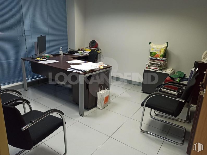 Oficina en venta en Zona Castilla, Chamartín, Madrid, 28036 con mesa, silla, mueble, escritorio, silla de oficina, escritorio del ordenador, interiorismo, edificio, suelo y suelos alrededor